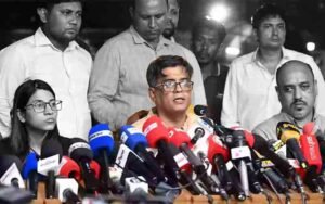 ফেব্রুয়ারিতে অবাধ ও সুষ্ঠু নির্বাচন অনুষ্ঠিত হবে বলে জানান প্রধান উপদেষ্টা ড. মুহম্মদ ইউনুস। প্রধান উপদেষ্টার প্রেস সচিব এই তথ্য সাংবাদিকদের সরাসরি জানান, তাই এই প্রেস ব্রিফিংয়ের ছবি ব্যবহার করা হয়েছে।