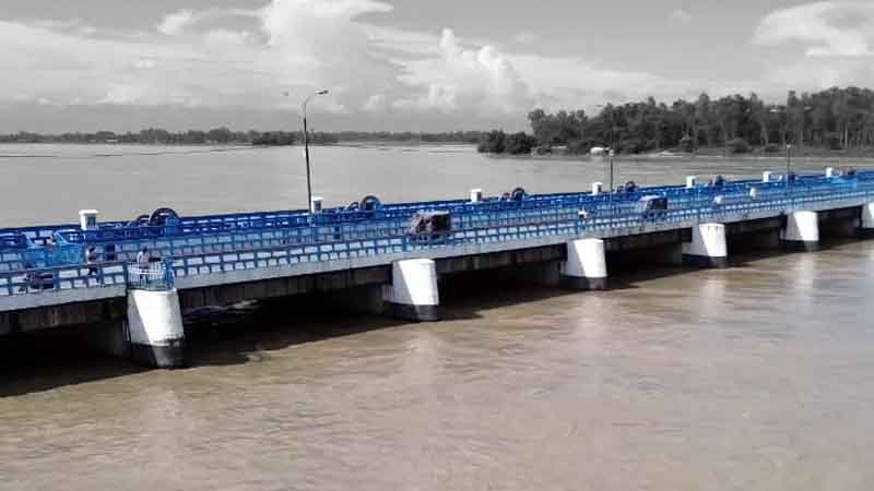 বর্ষণ ও ঢলে আবারও ফুঁসে উঠেছে তিস্তা তিস্তা ব্যারেজের ছবি।