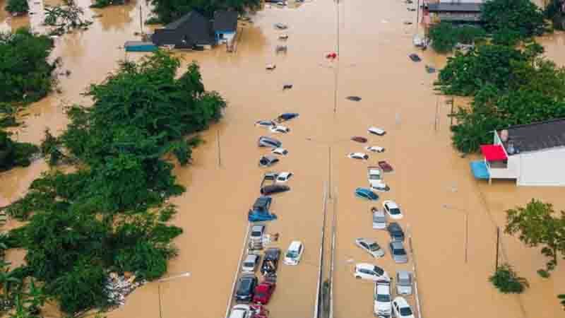 শ্রীলঙ্কায় বন্যা-ভূমিধসে ৩২ জনের মৃত্যু